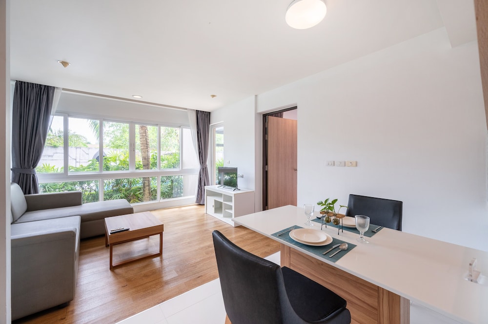 One Bedroom with Kitchen - Photo 6