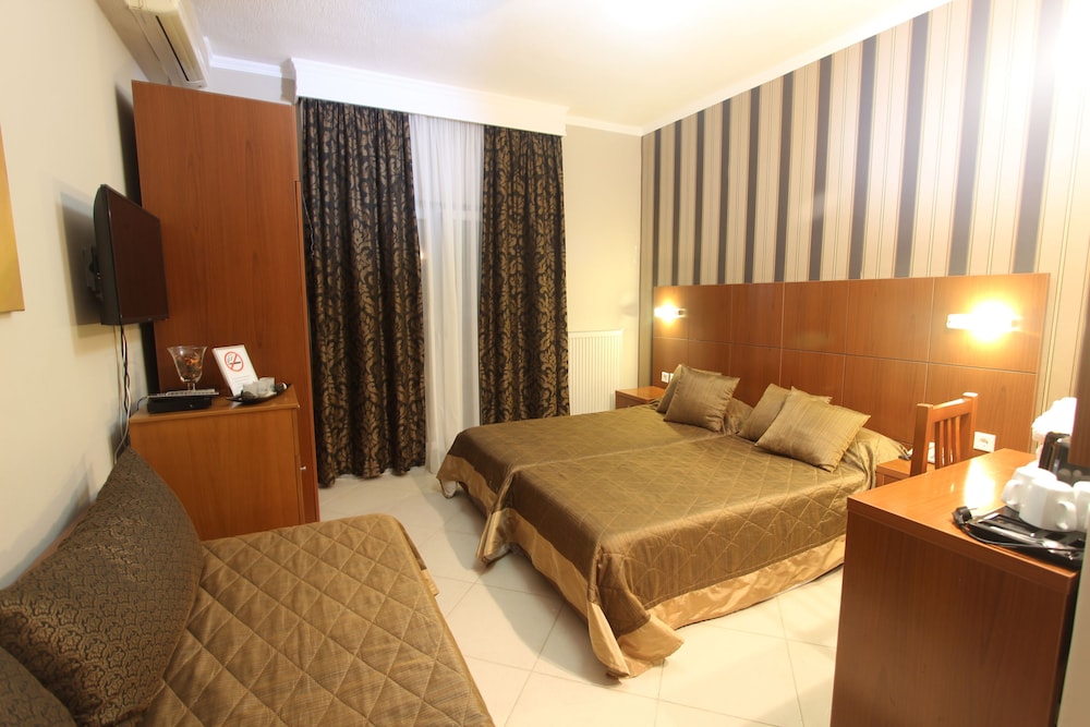 Superior Triple Room photo 3