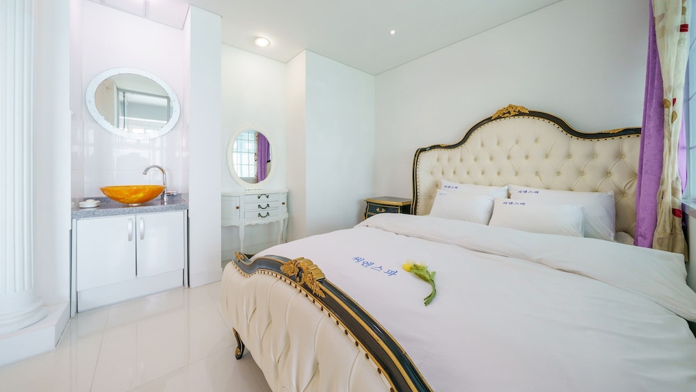 Basic Room, 1 Bedroom (303 Royalsherd) - Photo 10
