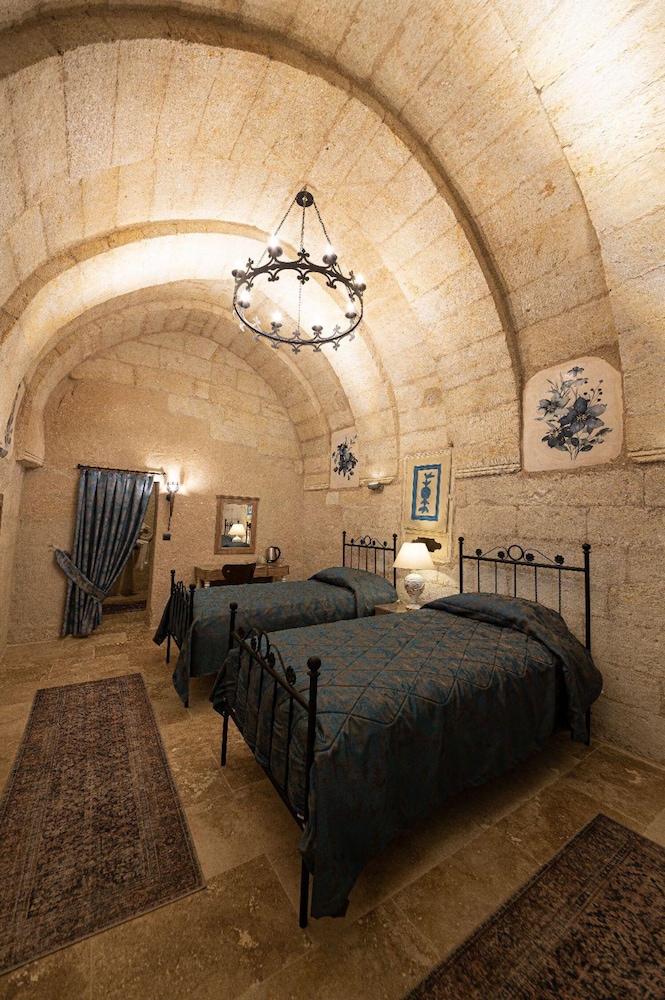 Standard Room, 1 Queen Bed photo 2