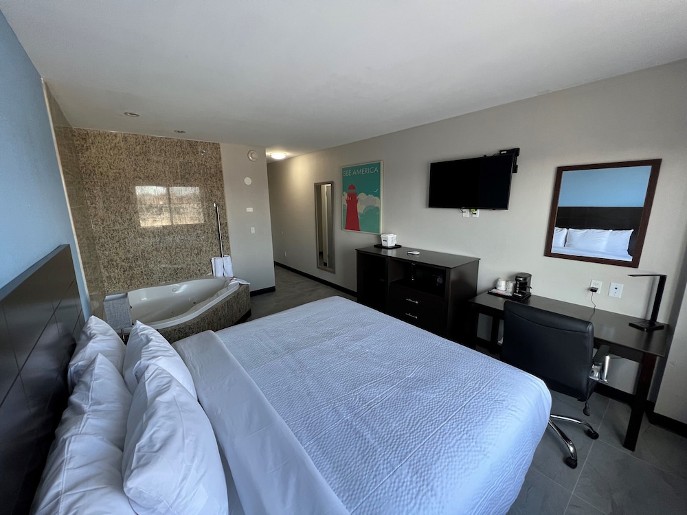 Deluxe Room, 1 King Bed, Non Smoking, Bathtub photo 3