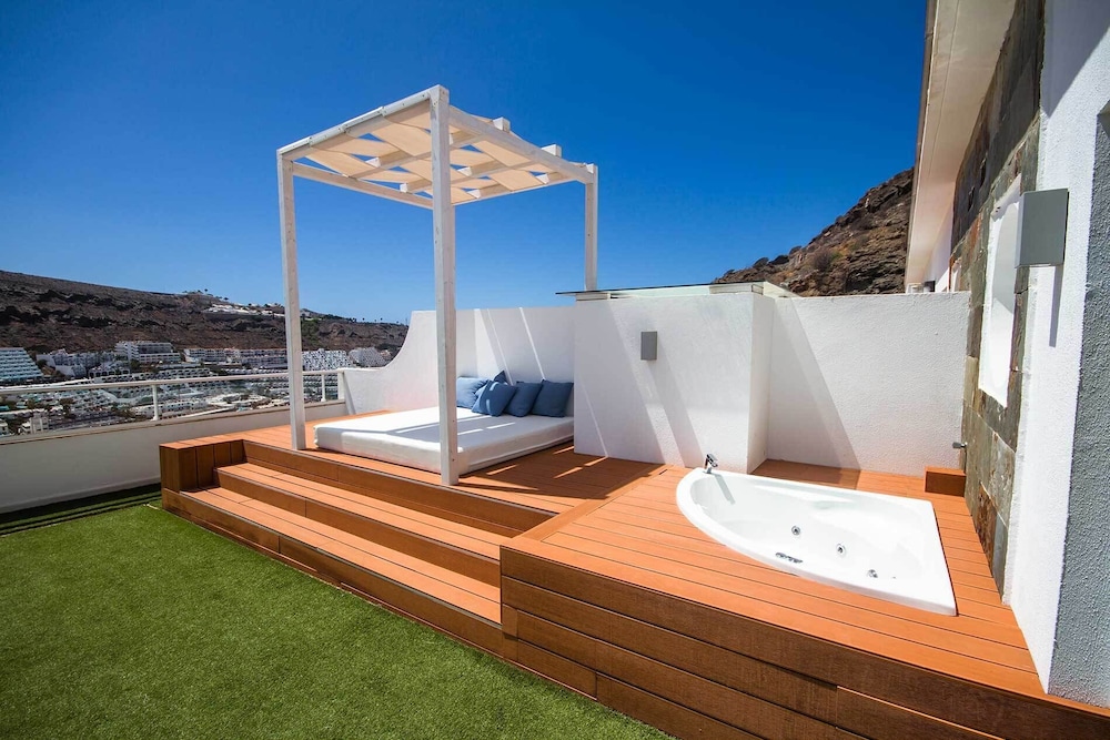 Premium Apartment, Hot Tub, Partial Ocean View (Royal / 2 Adults) - Photo 4