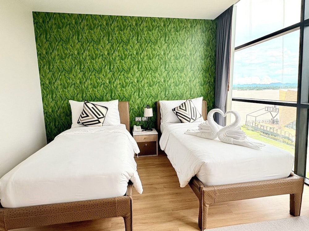 Junior Suite, 2 Twin Beds - Photo 1