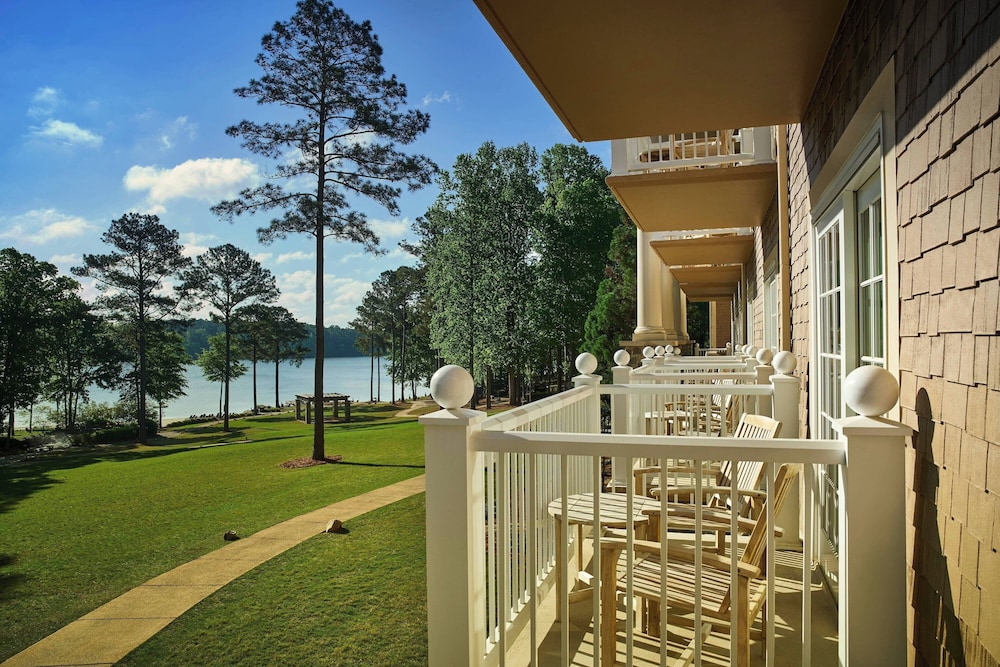 Room, 2 Queen Beds, Balcony, Lake View - Photo 4