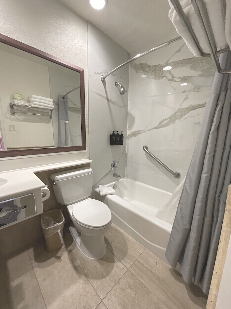 2 Queen Room (Standard) photo 3
