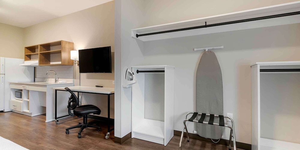 Standard Studio, 2 Queen Beds, Non Smoking, Refrigerator (Microwave) - Photo 3