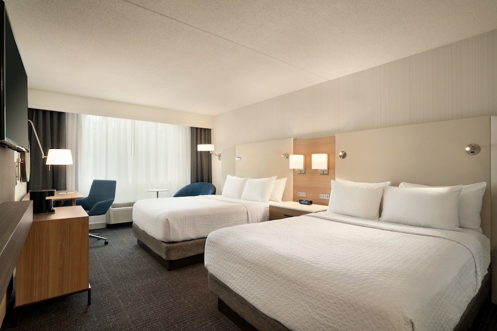 Standard Room, 2 Queen Beds - Photo 2