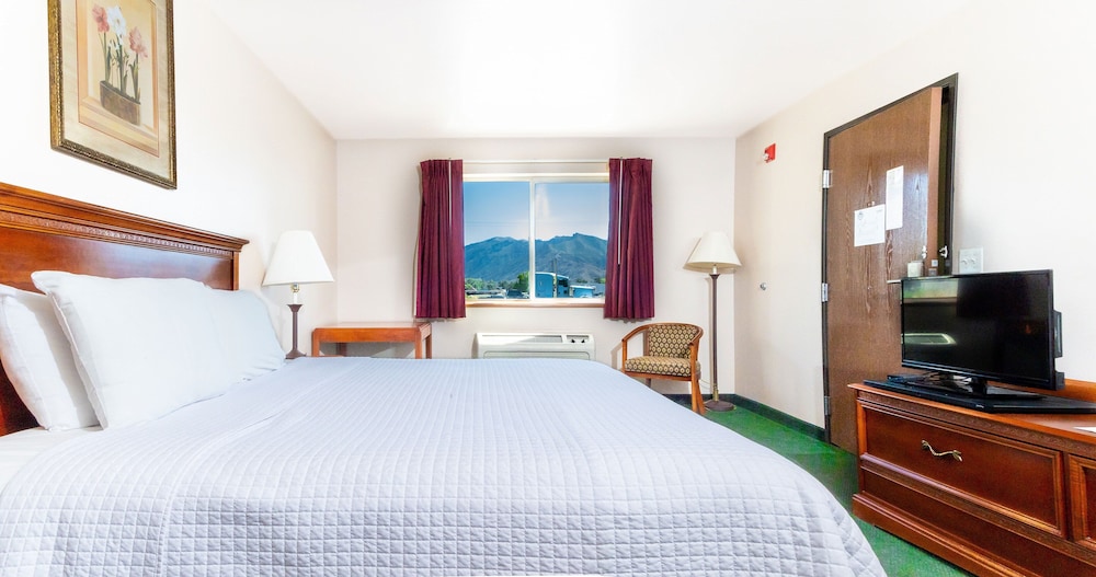 Deluxe Room, 1 Queen Bed, Non Smoking, Kitchenette photo 1
