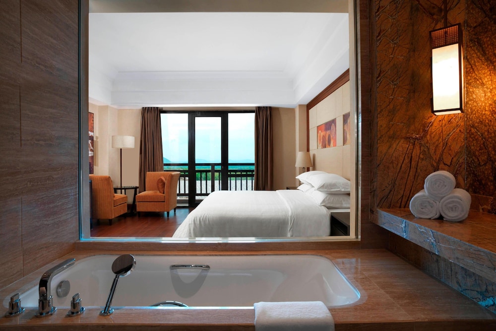 Executive Room, 1 King Bed, Executive Level