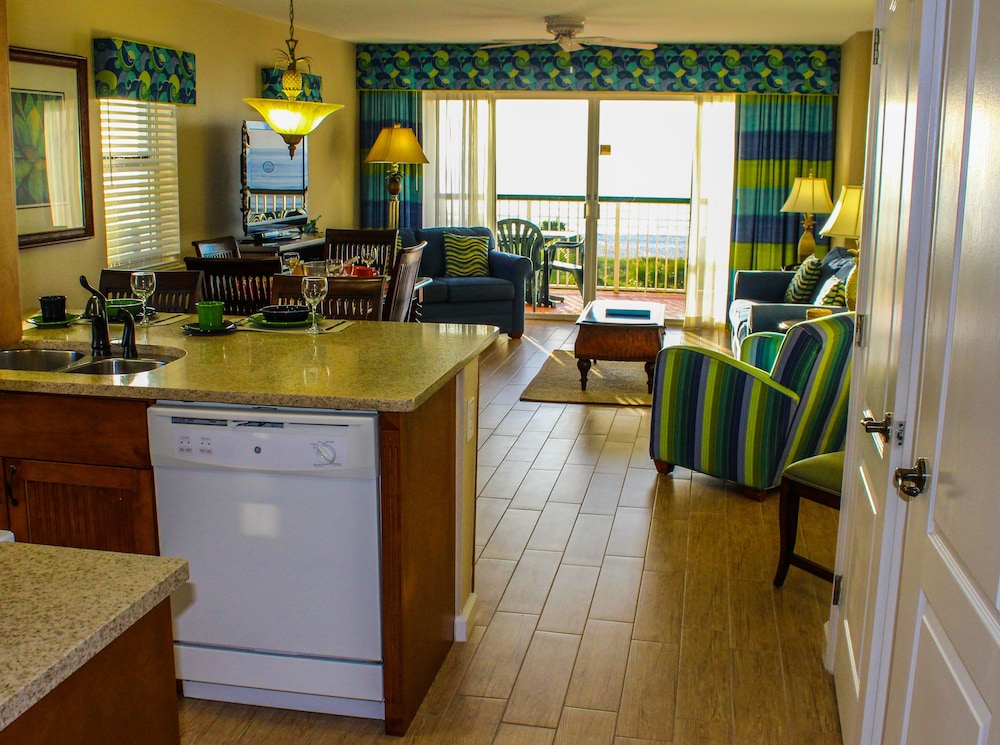 Apartment, 2 Bedrooms, Oceanfront - Photo 1