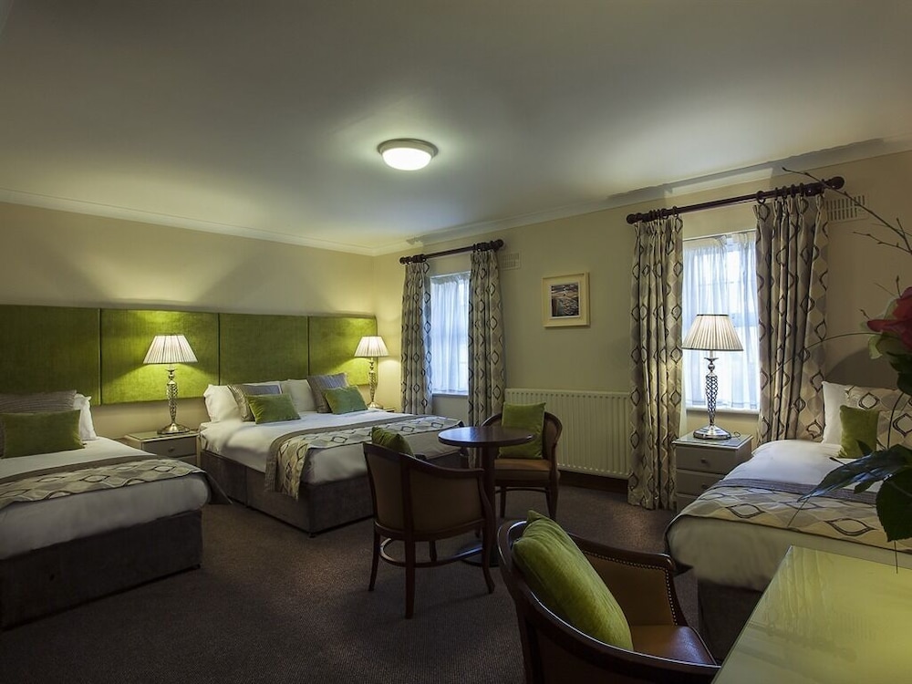 Suite, Ensuite photo 1