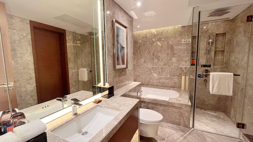One Bedroom Deluxe thumbnail 6