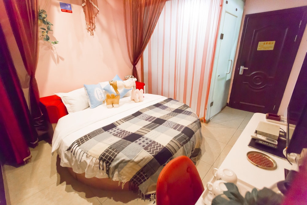 Romantic Room, 1 Bedroom, Ensuite, Hill View photo 1