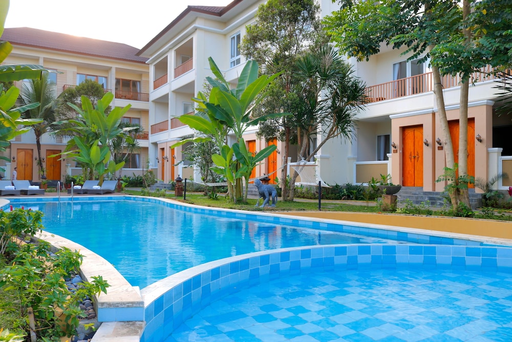 Deluxe Room, Balcony, Pool View - Photo 6