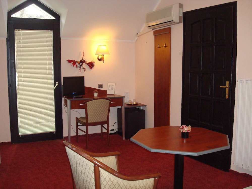 Standard Double Room - Photo 2