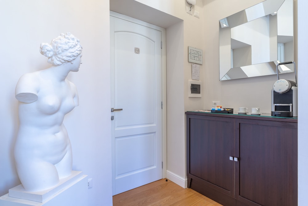 Deluxe Triple Room, City View photo 3