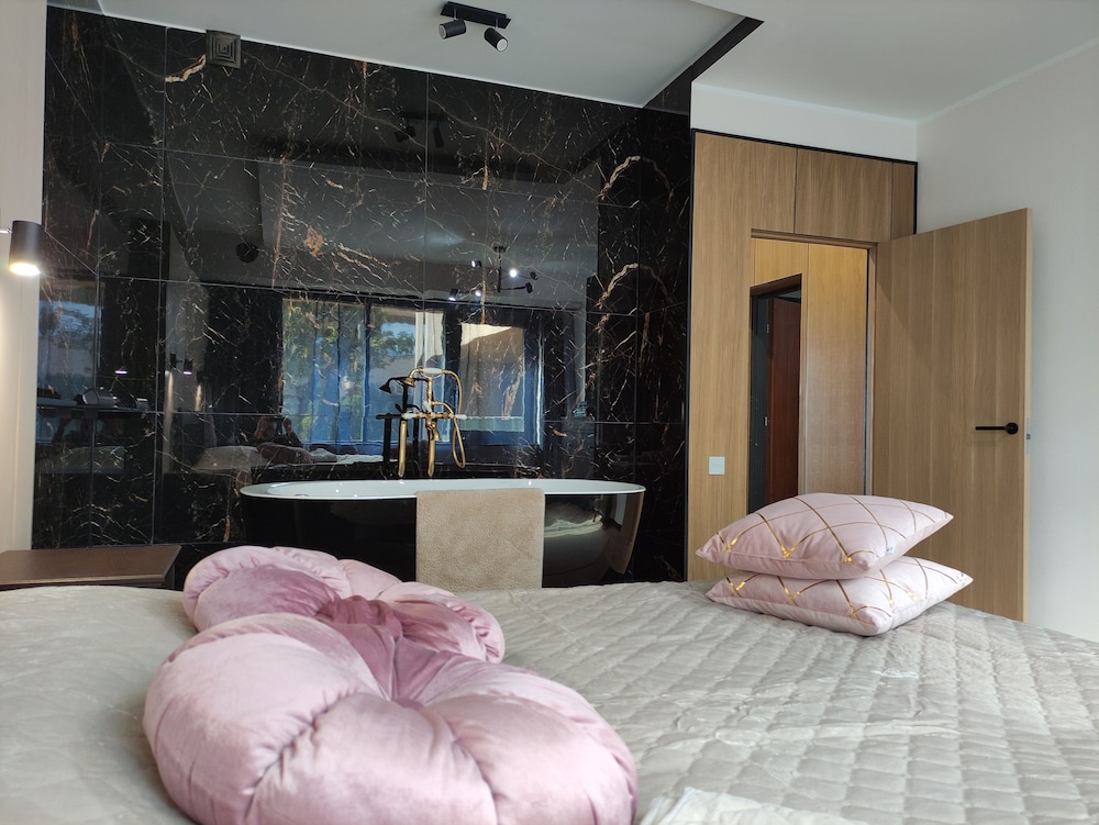 Honeymoon Apartment