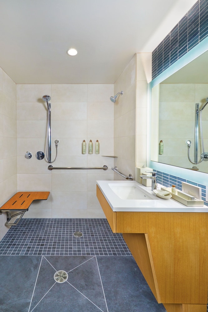 Room, 2 Queen Beds, Partial Ocean View