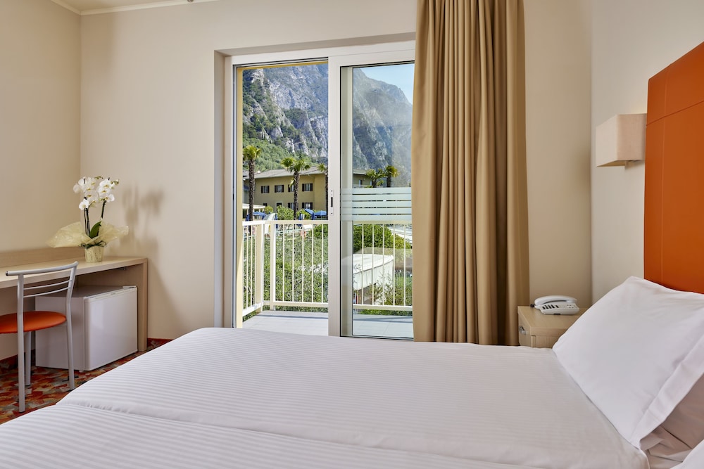 Superior Room, Lake View photo 1