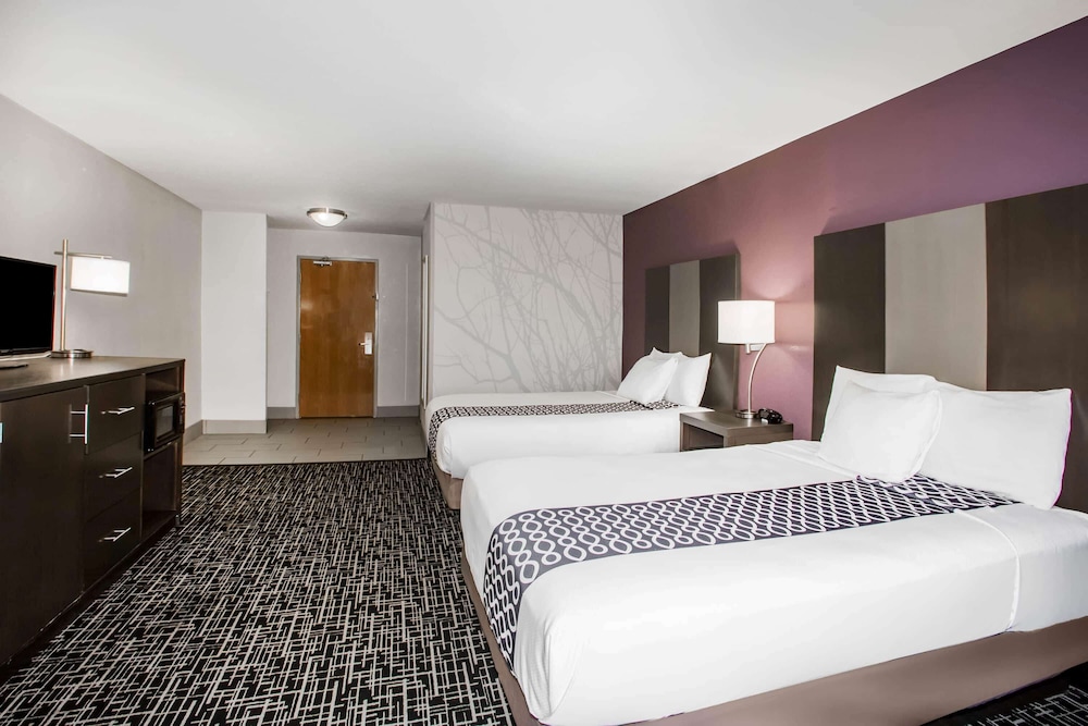 Deluxe Room, 2 Queen Beds, Non Smoking (Deluxe Family Room) - Photo 1