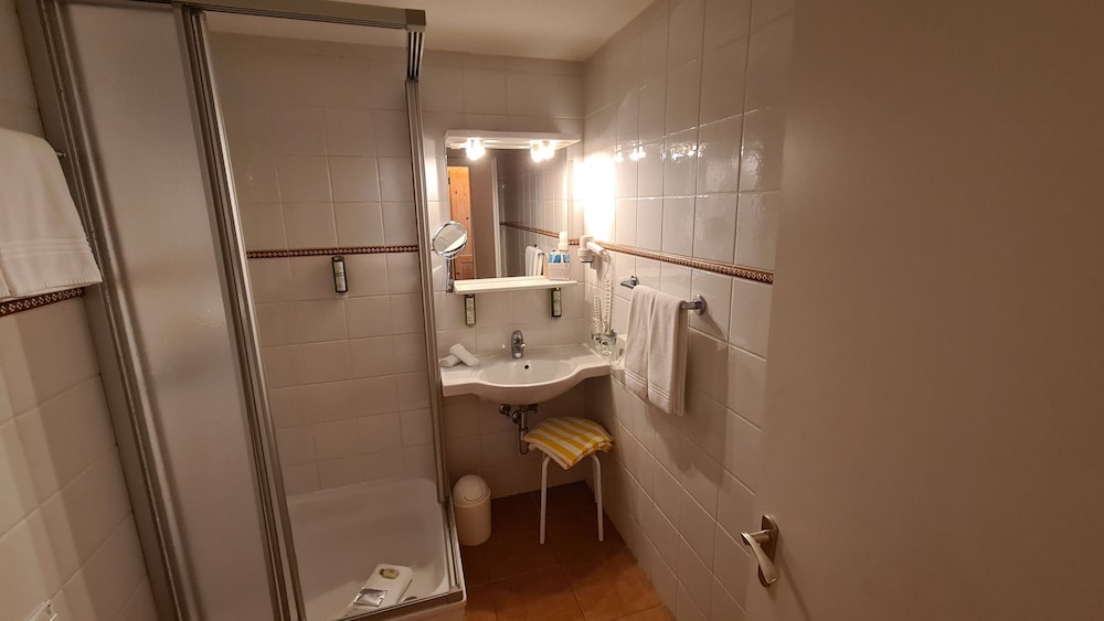 Twin Room (Small, North, Single use ) photo 3