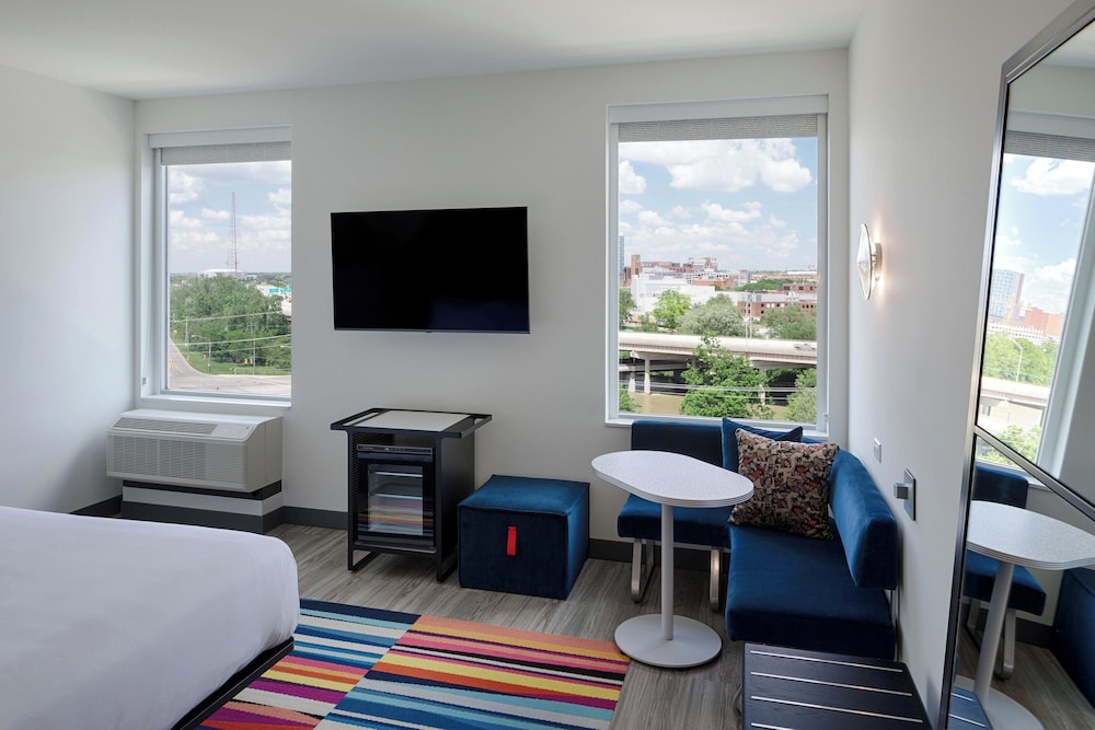 aloft, Room, 2 Queen Beds - Photo 3