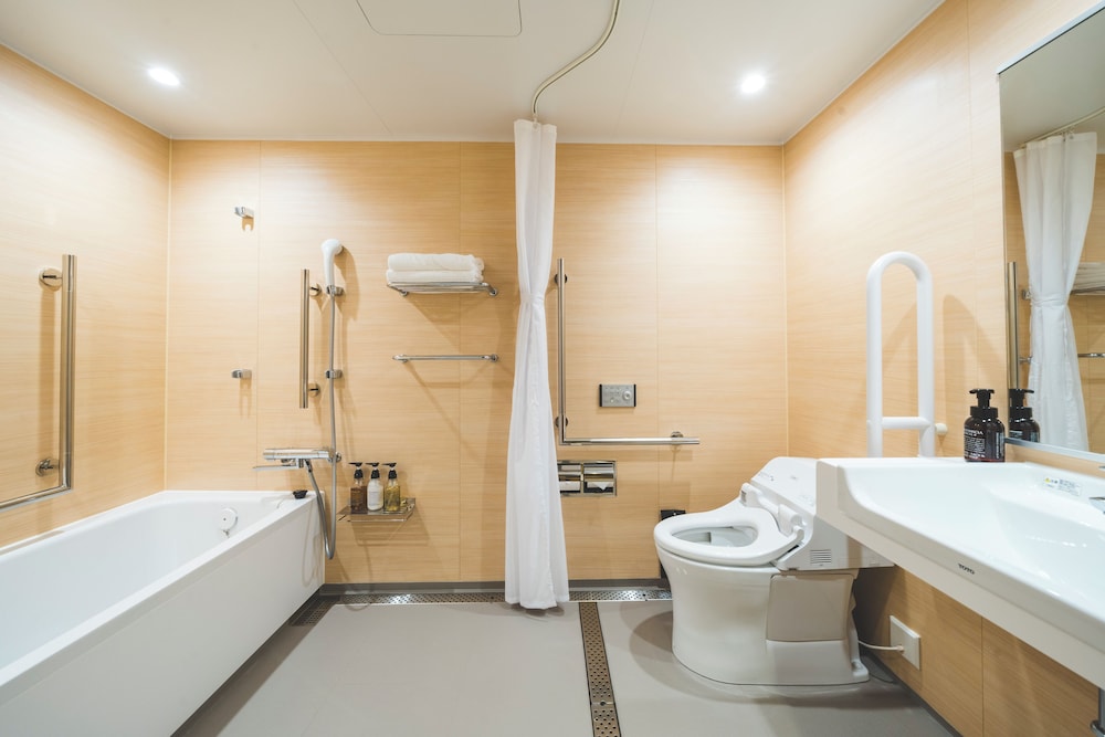 Superior Twin Room, Non Smoking (Accessible Room) - Photo 14