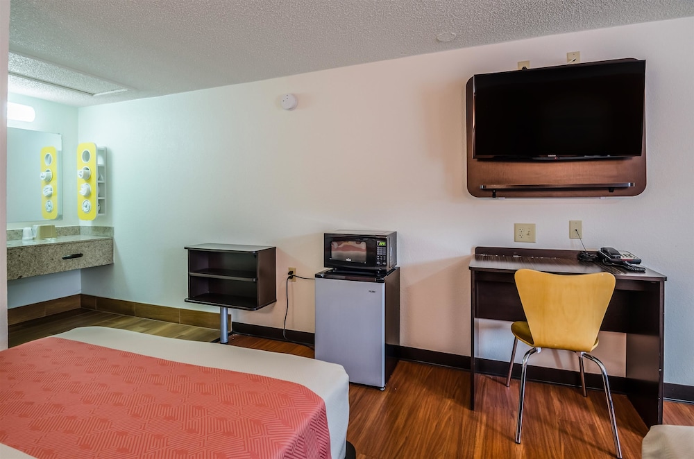 Deluxe Room, 2 Double Beds, Accessible, Non Smoking photo 2