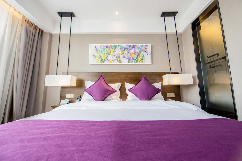 Economy Double Room(Chinese Domestic Guests Only) photo 3