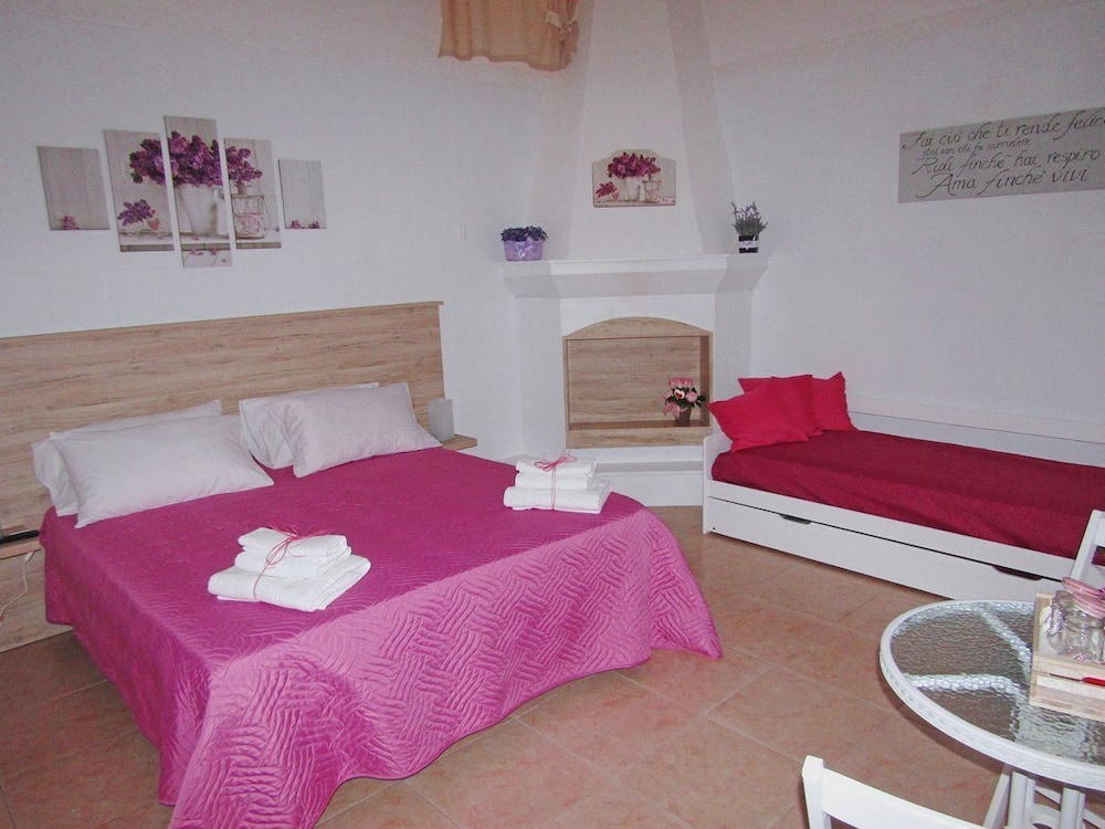 Basic Quadruple Room, Shared Bathroom photo 1