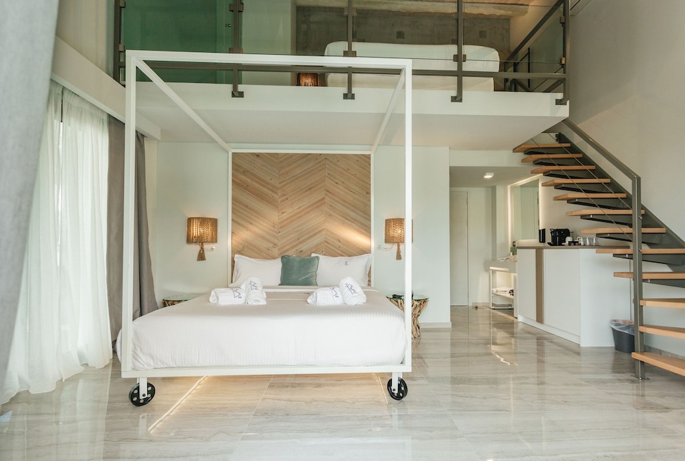 Duplex, Jetted Tub