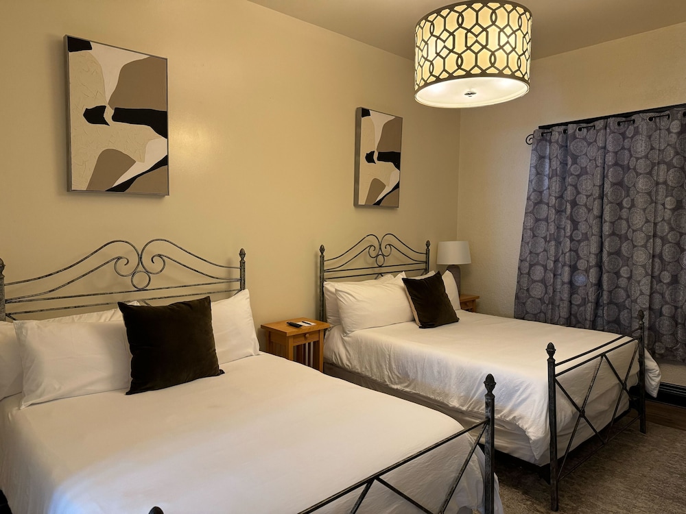 Deluxe Room, 2 Queen Beds