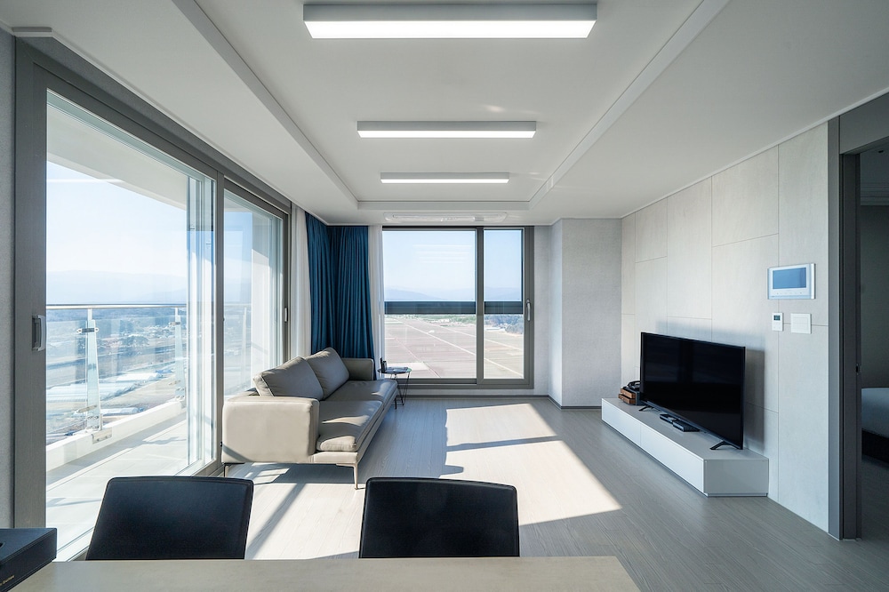 Executive Mountain Suite - Photo 9