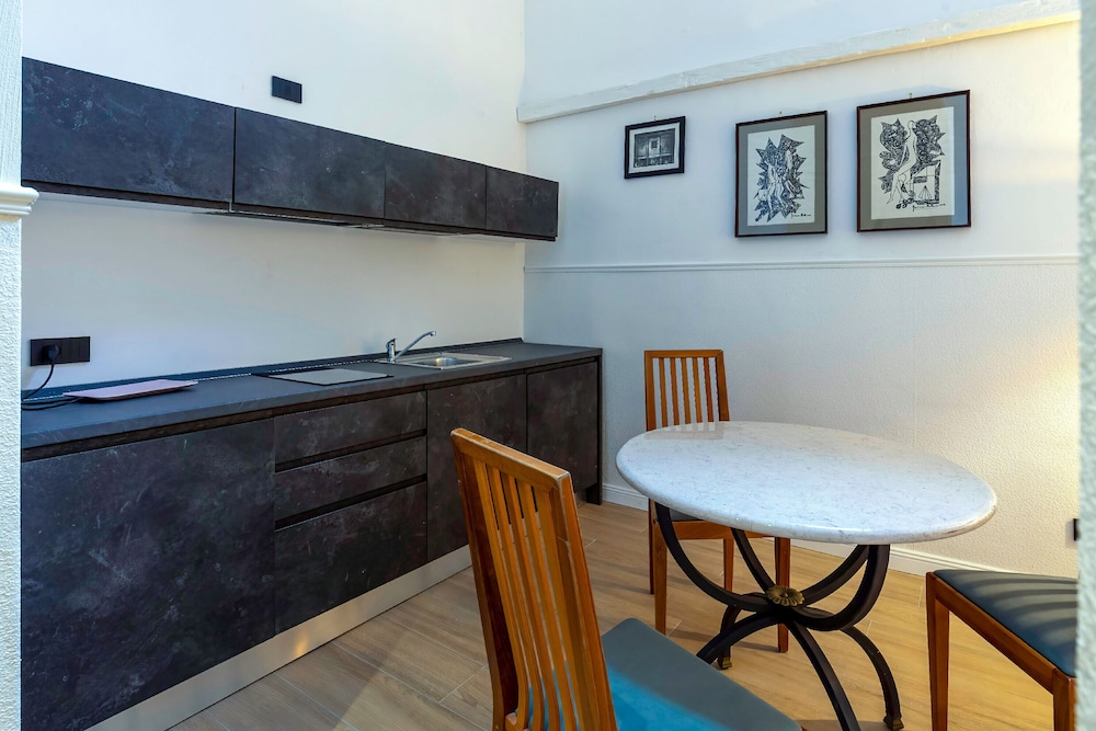 Family Studio Suite, Annex Building thumbnail 5