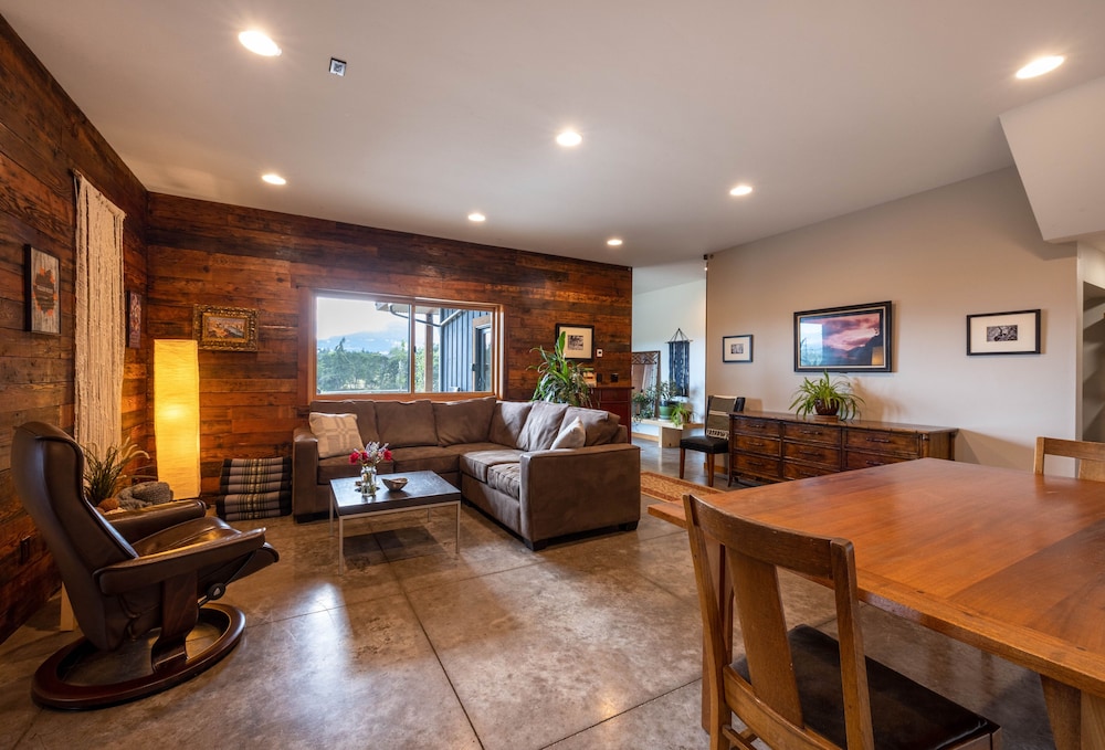 House, 2 Bedrooms