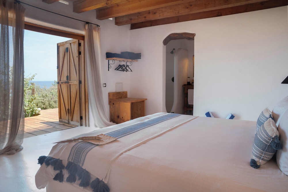 Private Cottage Two Bedroom with Rooftop