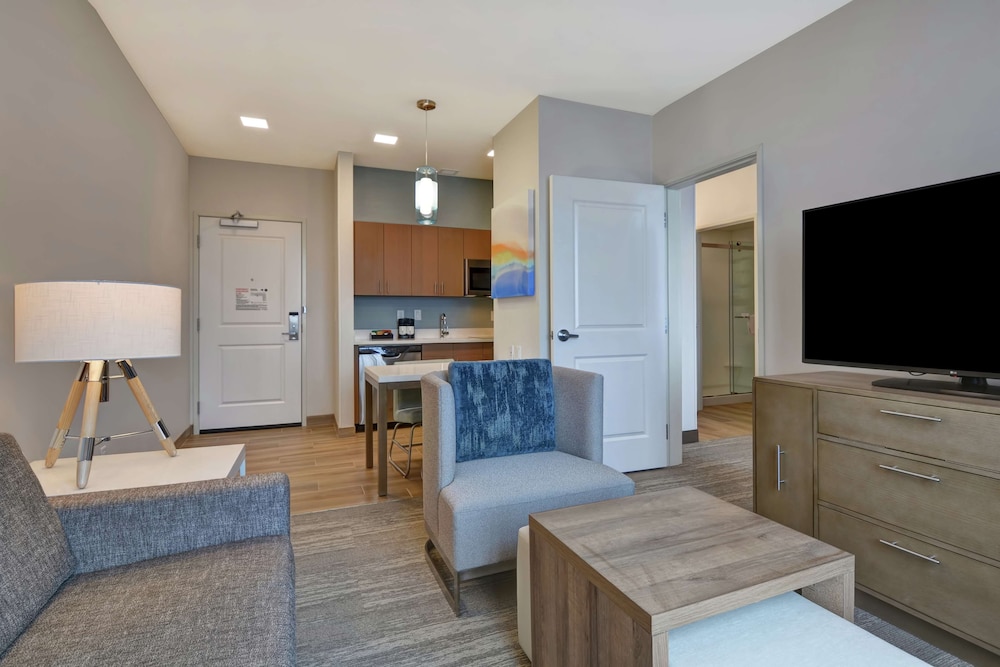 Suite, 1 King Bed, Accessible, Bathtub - Photo 2