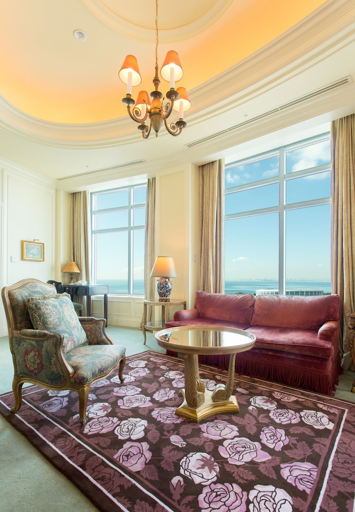[Sea Side] Royal Suite (1 King Bed), Non Smoking (90 sqm) photo 2