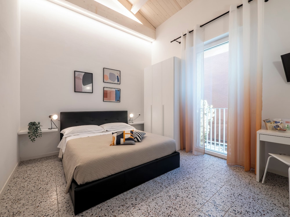 Room, 1 Queen Bed, Private Bathroom