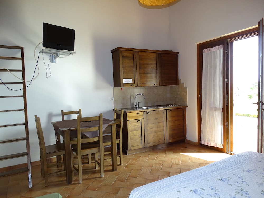 Studio, Kitchenette photo 3