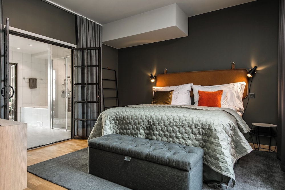 Suite, 1 Double Bed, Non Smoking - Photo 1