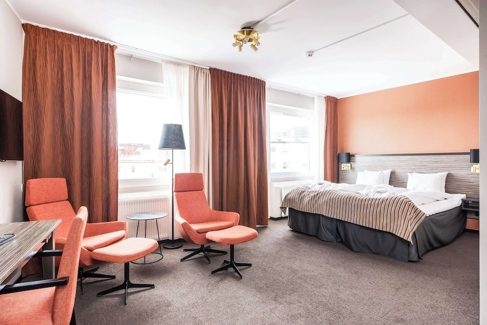 Superior Room, 1 King Bed photo 1