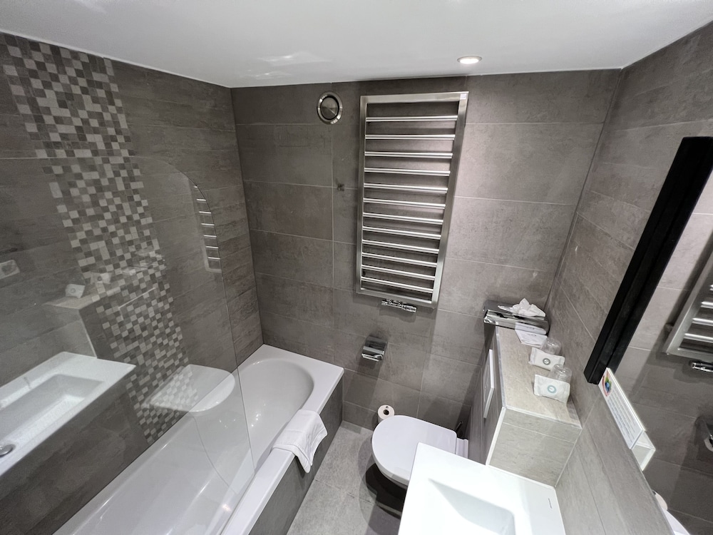 Standard Room, 2 Twin Beds, Non Smoking - Photo 15