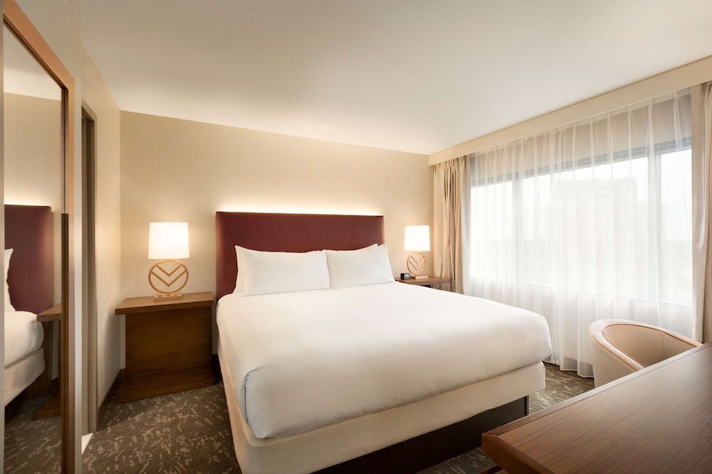 Suite, 1 King Bed, Accessible (Conference, Hearing) - Photo 1