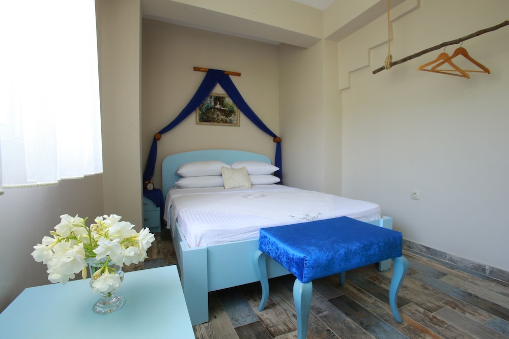Traditional Double Room, 1 Bedroom, Non Smoking, Hill View photo 3