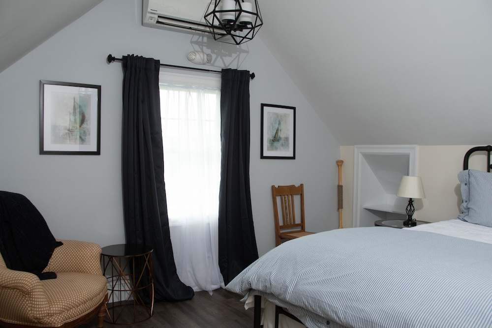 Classic Room, 1 King Bed (Prospect Room) photo 3