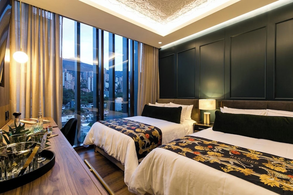 Deluxe Room with 2 Double Beds - High Floor photo 3