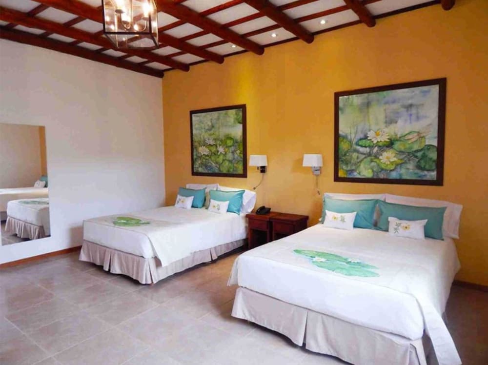 Double Room, 2 Queen Beds photo 3
