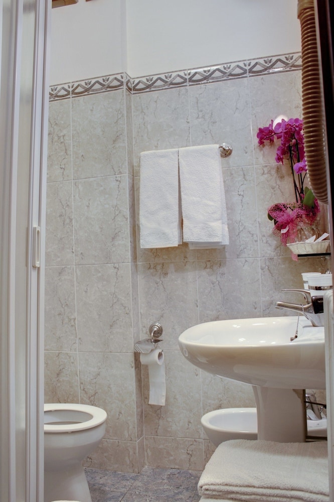 Classic Double Or Twin Room, City View photo 2