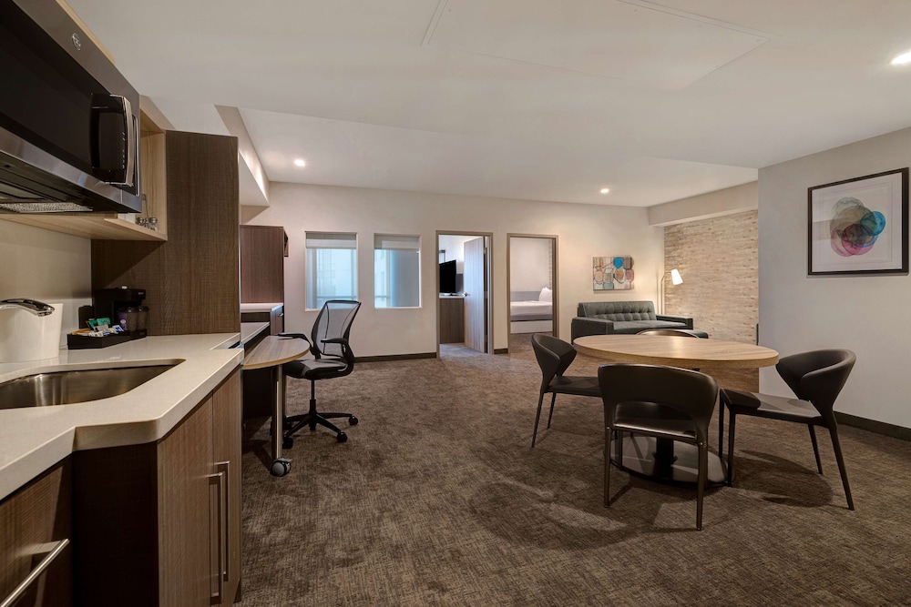 Suite, 2 Bedrooms, Non Smoking - Photo 5